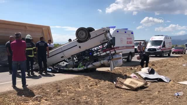 Hatay'da kamyonet devrildi: 6 kişi yaralandı